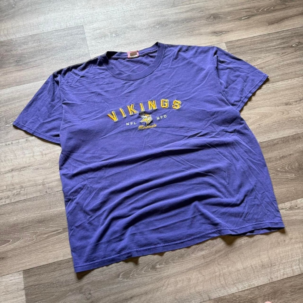 Minnesota Vikings purple embroidered tee